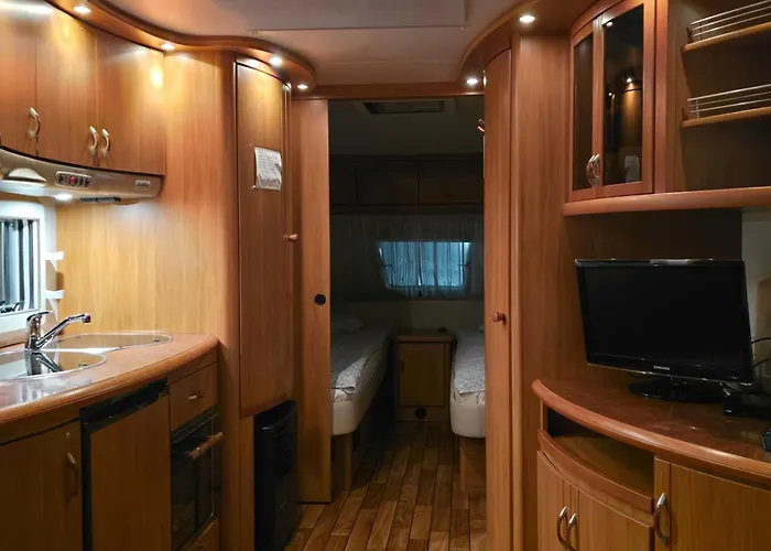 - Park Кемпинг *